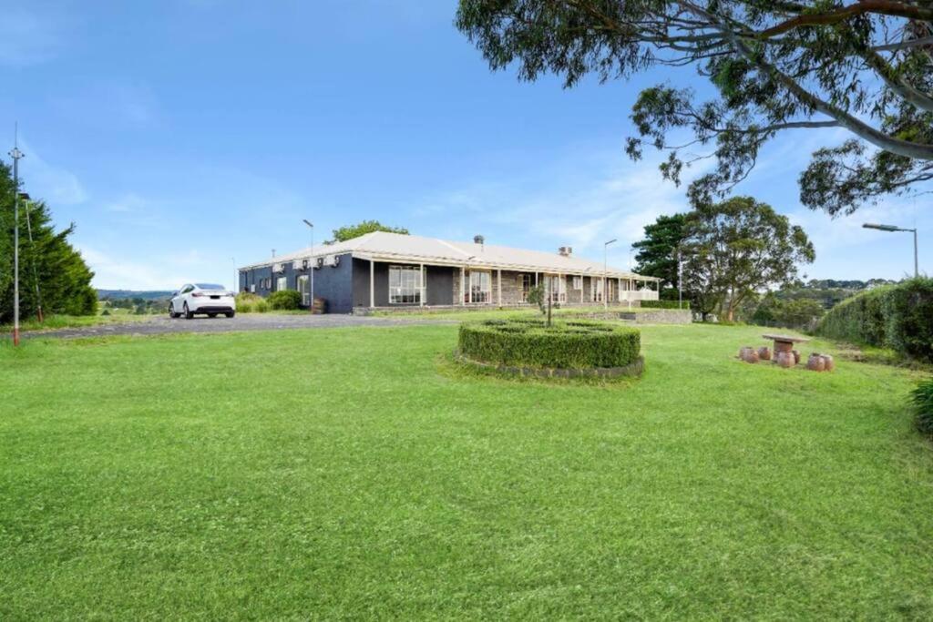 Narre Warren Farm Farm 20 People Villa Belgrave South Exterior photo